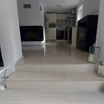 Dom Na Cervenej Vezi *