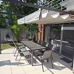 Dom Na Cervenej Vezi Nyaraló Bánka