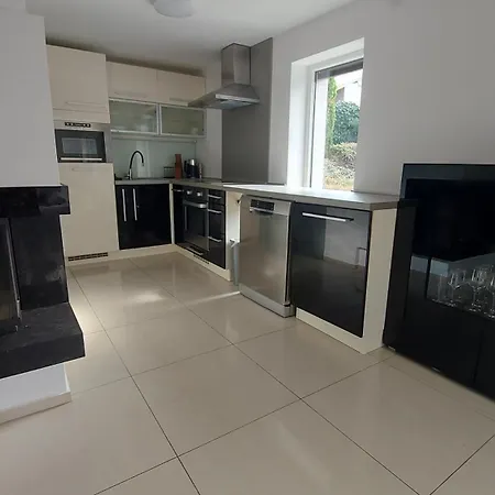 Dom Na Cervenej Vezi * Banka