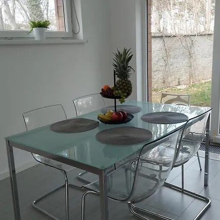 Dom Na Cervenej Vezi * Banka