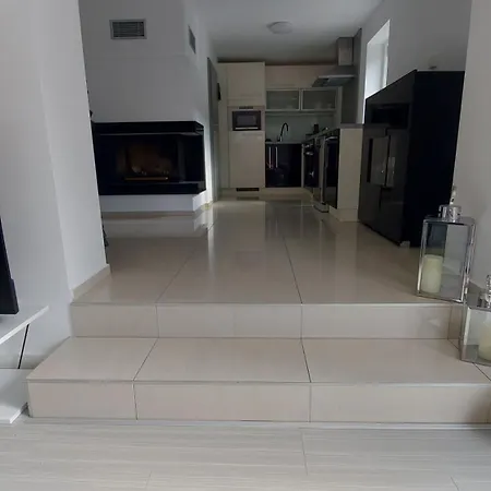 Dom Na Cervenej Vezi *