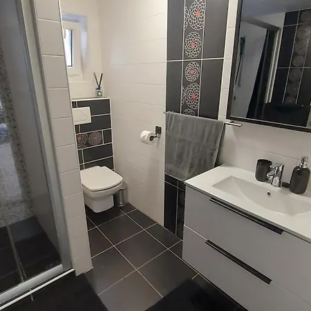 Dom Na Cervenej Vezi *