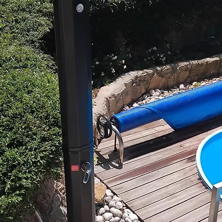 Dom Na Cervenej Vezi * Banka