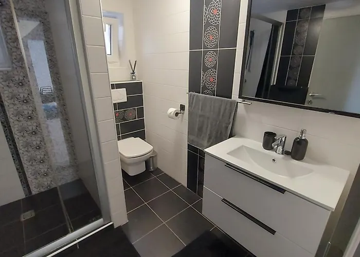 Dom Na Cervenej Vezi *